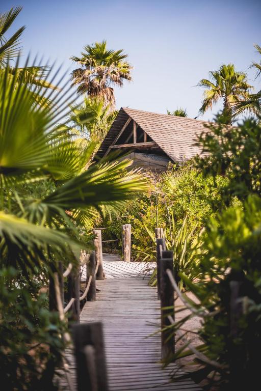 Ein Garten an der Unterkunft Les Prairies de la Mer