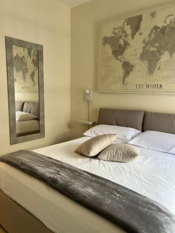 a bedroom with a large bed with a world map on the wall at Centralflats 195 in Bari