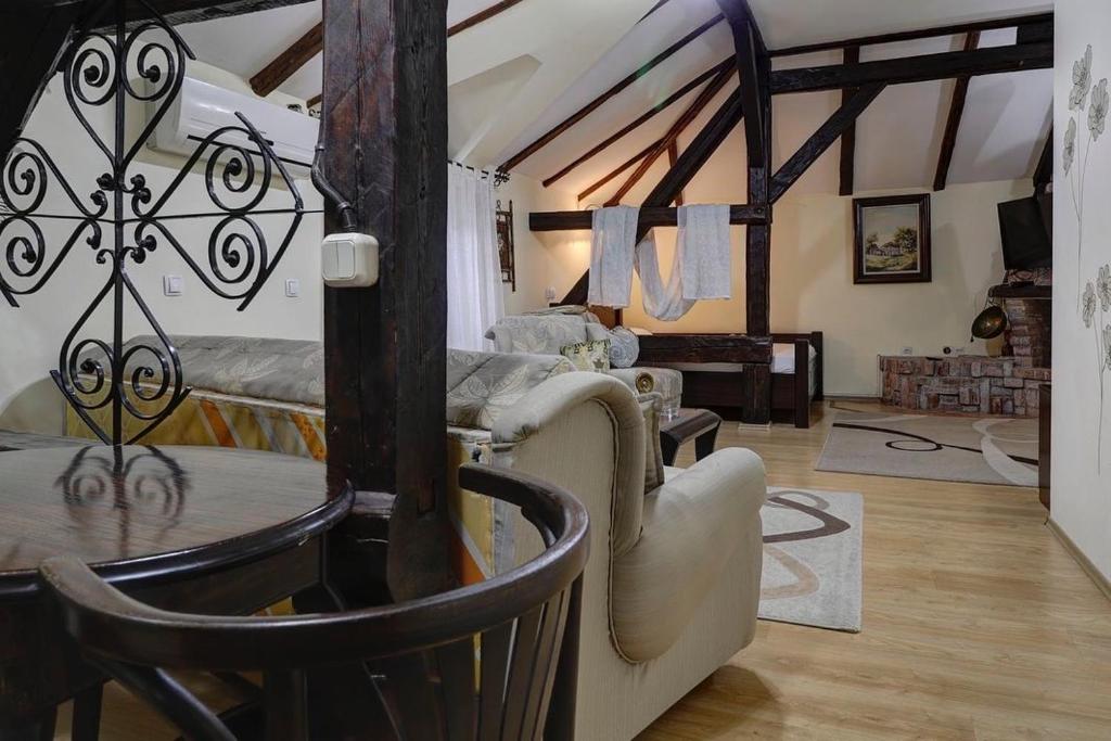 Posezení v ubytování Hotel PERLA LDM Leskovac