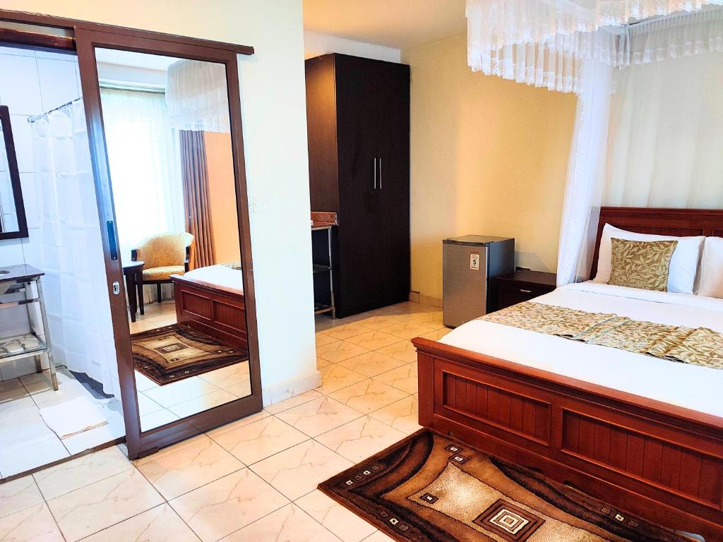 Postel nebo postele na pokoji v ubytování Koki Hotel