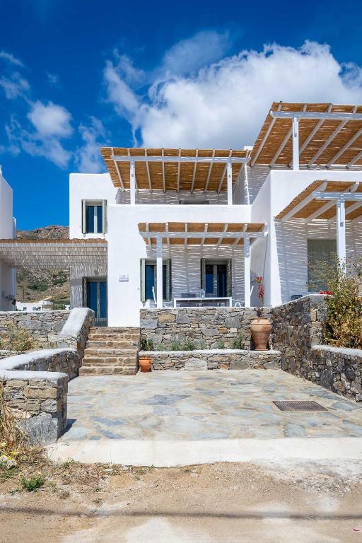 a white house with stone steps in front of it at Armonia Villa Serifos in Rámos