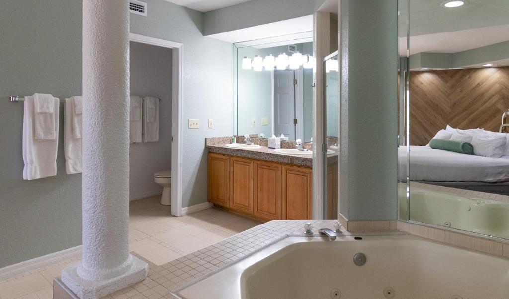 Star Island Resort and Club - Near Disney - Deluxe One-Bedroom Suite