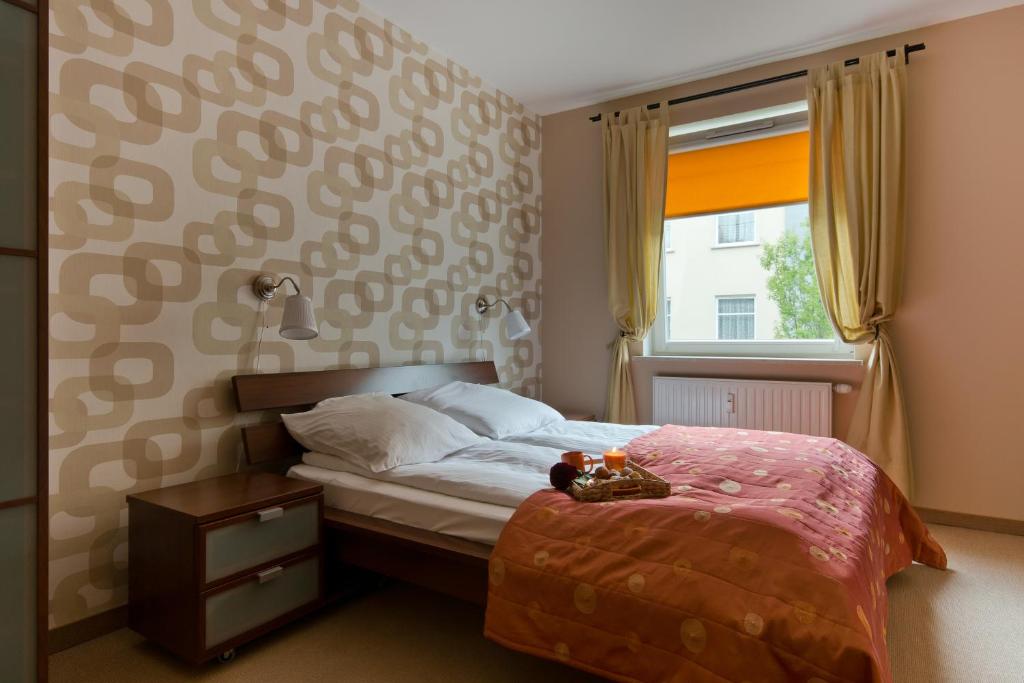 a bedroom with a bed and a window at Apartament Nadmorski Sopot 1 in Sopot