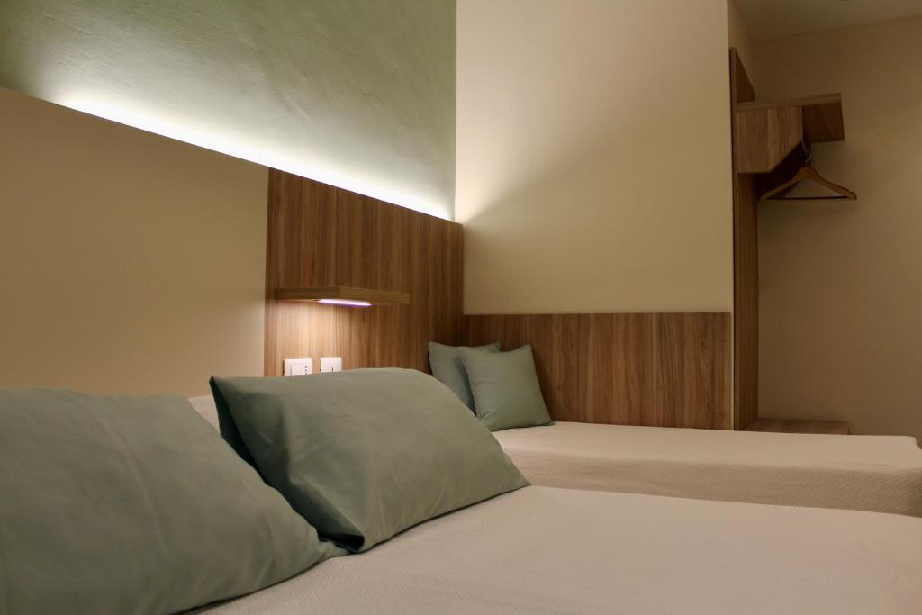 Postel nebo postele na pokoji v ubytování Albergo Degli Amici