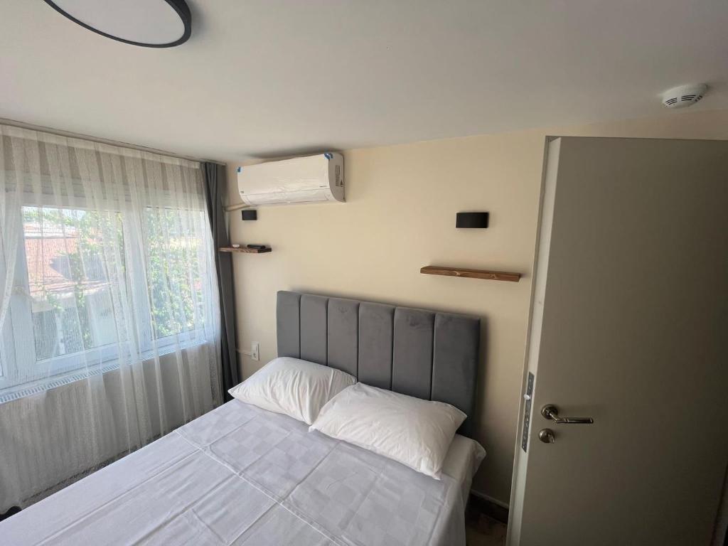 Postel nebo postele na pokoji v ubytování Ada Antik 2
