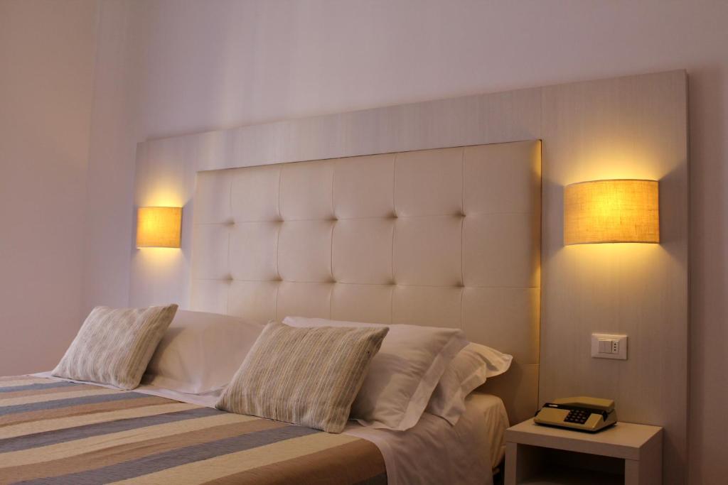 Postel nebo postele na pokoji v ubytování Albergo Degli Amici