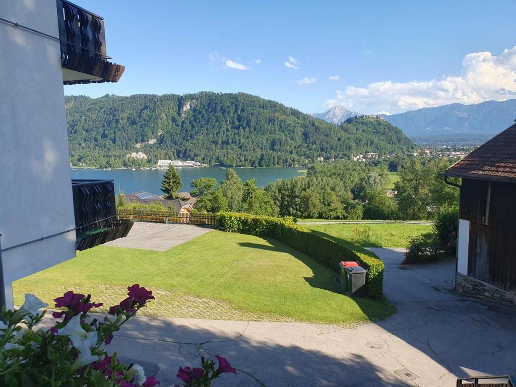 a garden with a view of a lake and mountains at Apartments Rauter in Annenheim