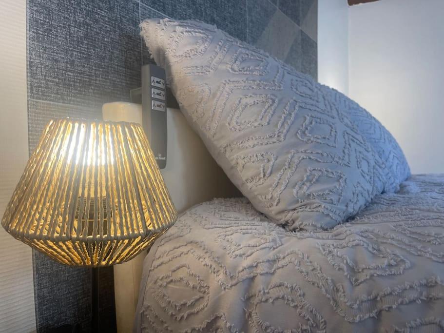 Een bed of bedden in een kamer bij L&#39;appart de L&eacute;a - 60m2 &agrave; Carcassonne - 2 chambres