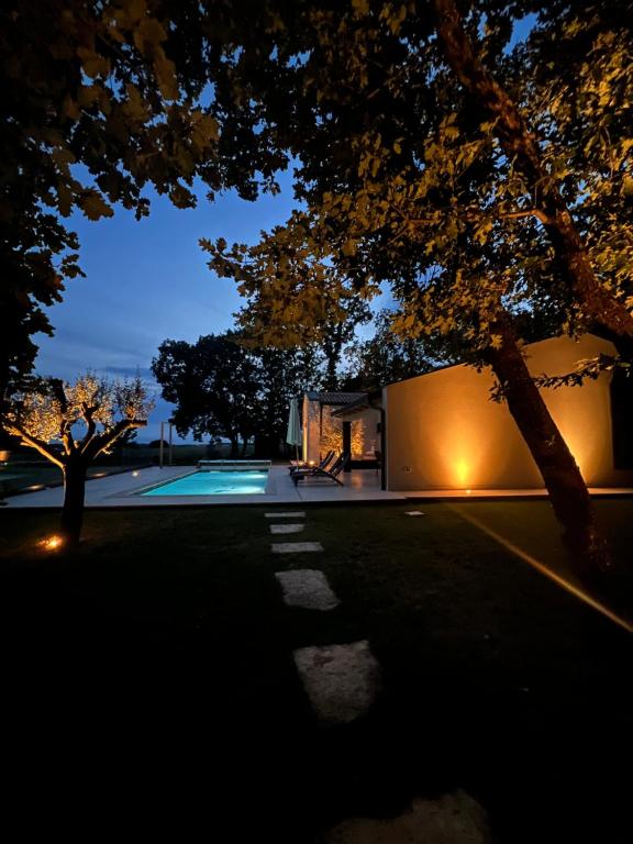 Basen w obiekcie Casa Bosca with heated pool lub w pobliżu