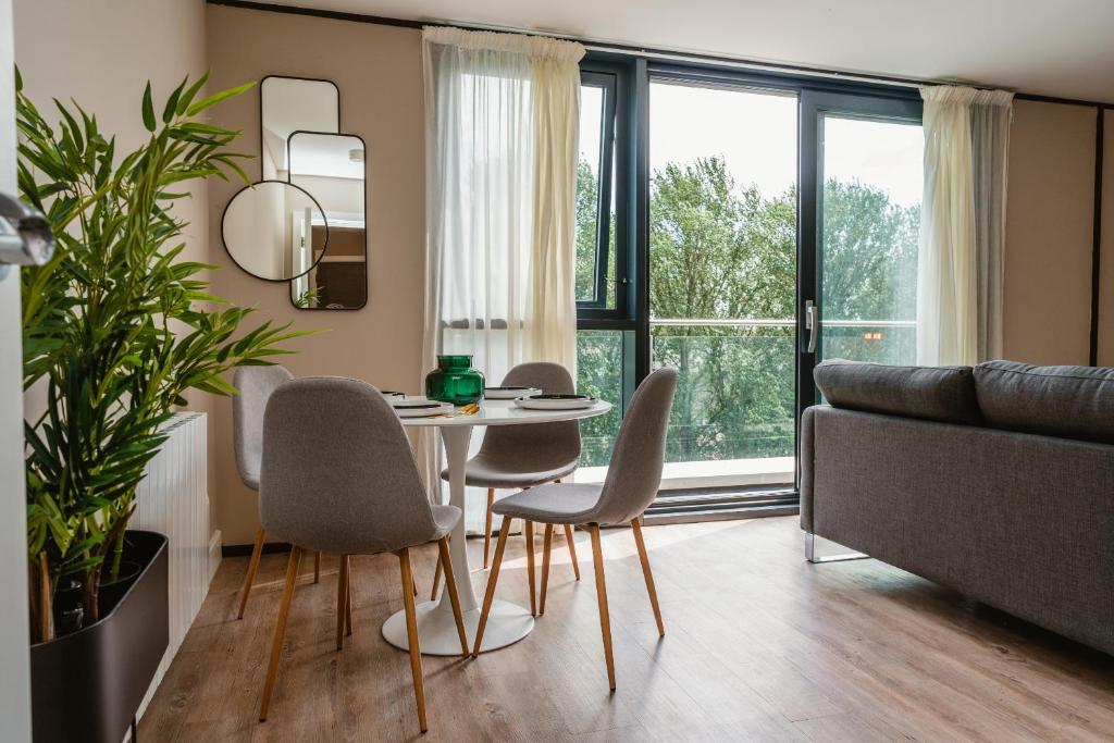 Vip Stay VICHY - The Glass House VIP Luxury Stay with gym, Cinema & Gaming Rooms ...