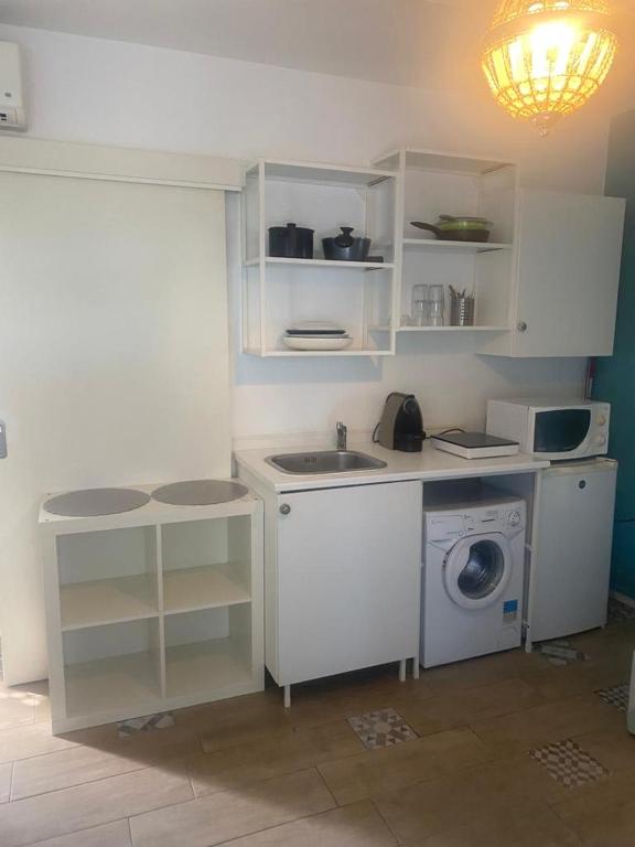 Kuchyň nebo kuchyňský kout v ubytování Riad Rooms
