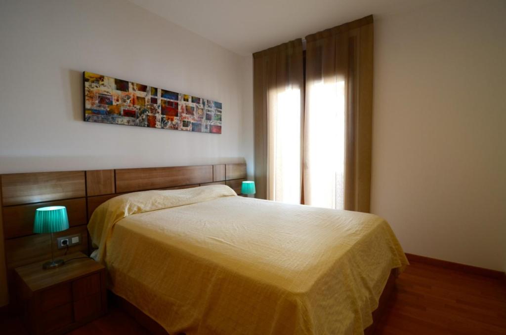 Posteľ alebo postele v izbe v ubytovaní Gracia - apartamentos