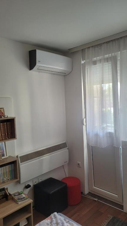 Knihovna v apartmánu