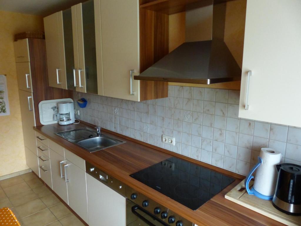 Kuchyň nebo kuchyňský kout v ubytování Ferienwohnung Eifelluft