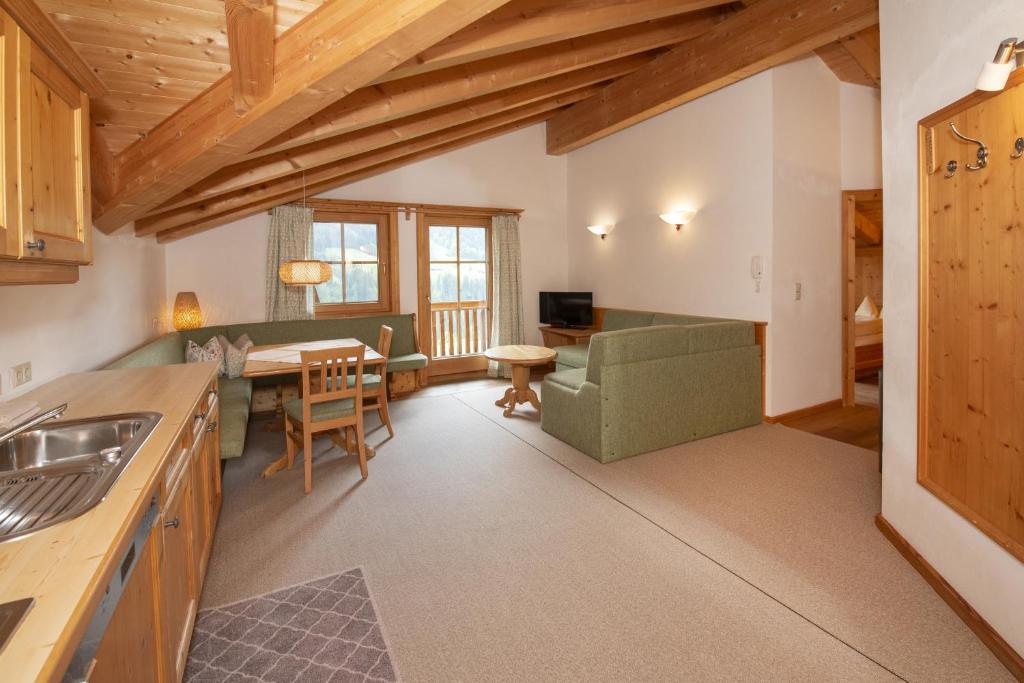 Kuchyňa alebo kuchynka v ubytovaní Gästehaus Larch