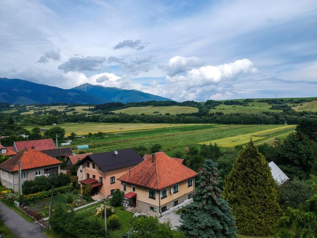 an aerial view of a house with mountains in the background at CHALUPA V ZÁPADNÝCH TATRÁCH in Bobrovec