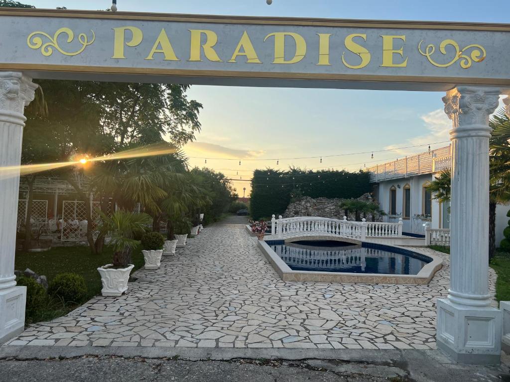 a entrance to a yard with a sign that reads paradise at Hotel Paradise in Fshati i Ri