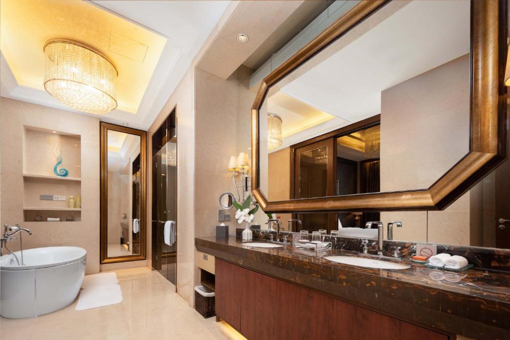 Koupelna v ubytování Crowne Plaza Xiangyang by IHG