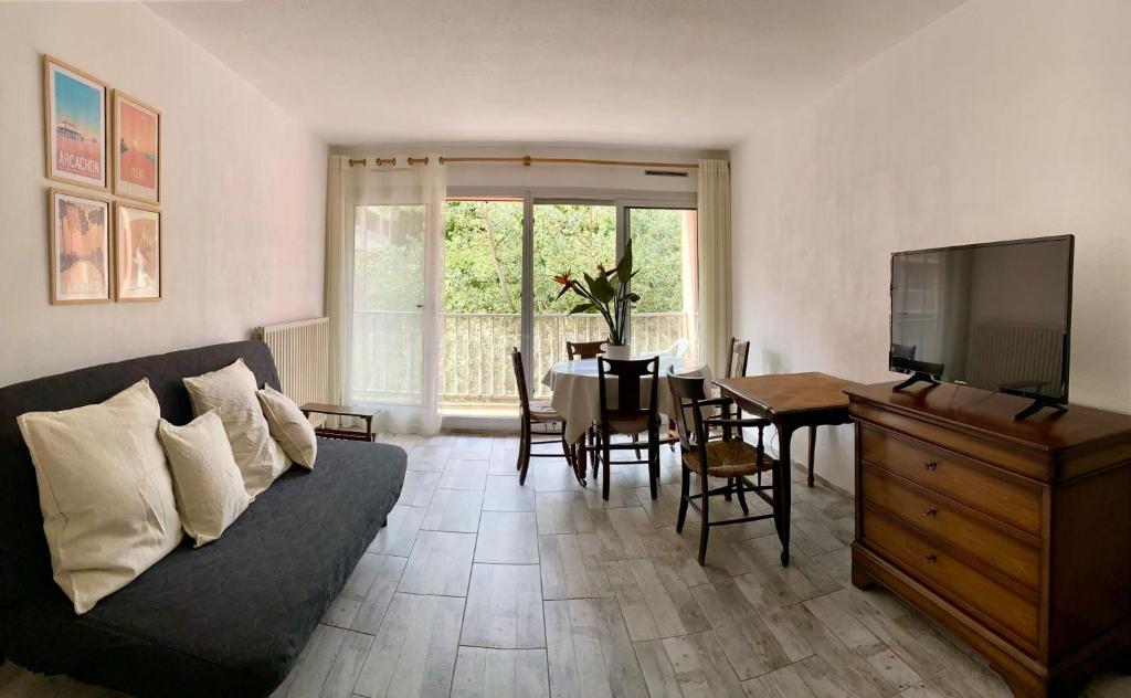 Photo de la galerie de l'établissement T2 de 50 m2 + balcon + parking pour 4 personnes, à Arcachon