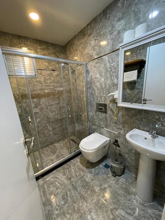 Koupelna v ubytování Arat Apartments