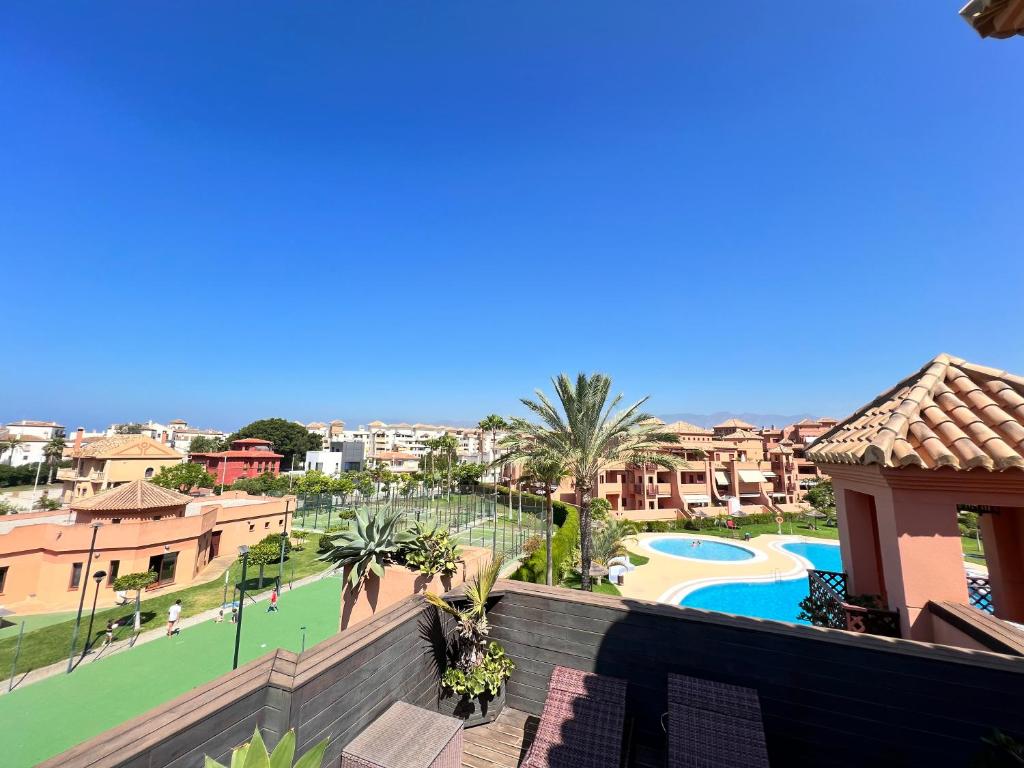 Bazén v ubytovaní PUSHE Penthouse Playa Granada Beach & Golf 2 alebo v jeho blízkosti