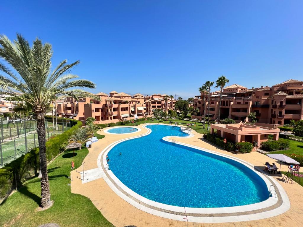 Bazén v ubytovaní PUSHE Penthouse Playa Granada Beach & Golf 2 alebo v jeho blízkosti