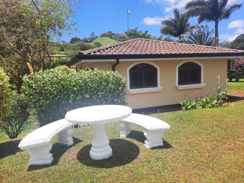 Zahrada ubytování TOP RATED - Lake View Arenal Suite - 2025 Traveller Awards Winner