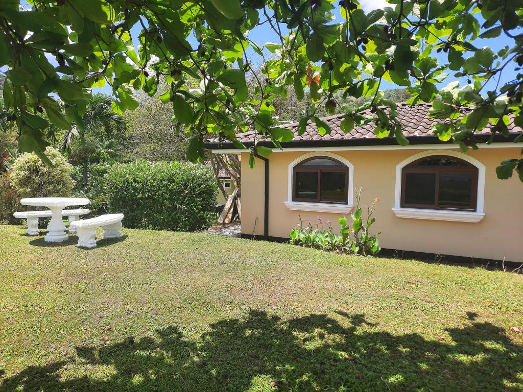Zahrada ubytování TOP RATED - Lake View Arenal Suite - 2025 Traveller Awards Winner