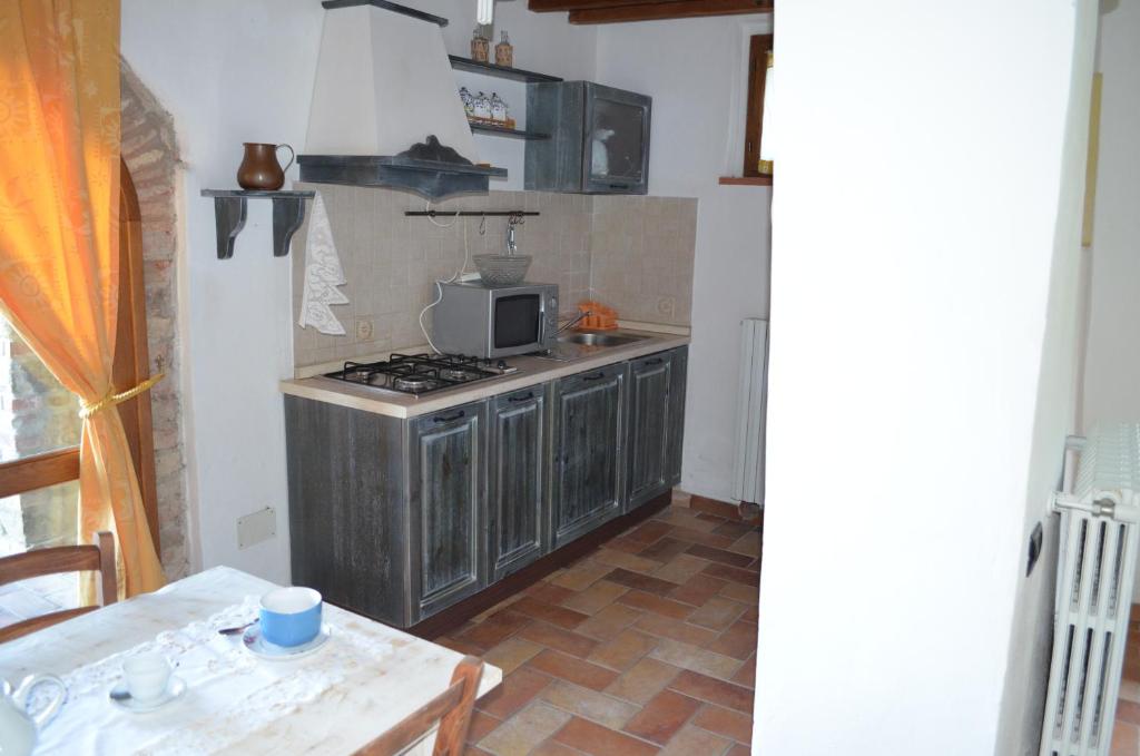Kuchyň nebo kuchyňský kout v ubytování Residence Lucignano