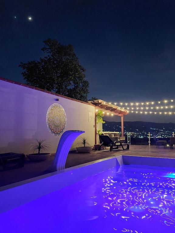 Bazén v ubytování Mantra Glamping & Chalets nebo v jeho okolí