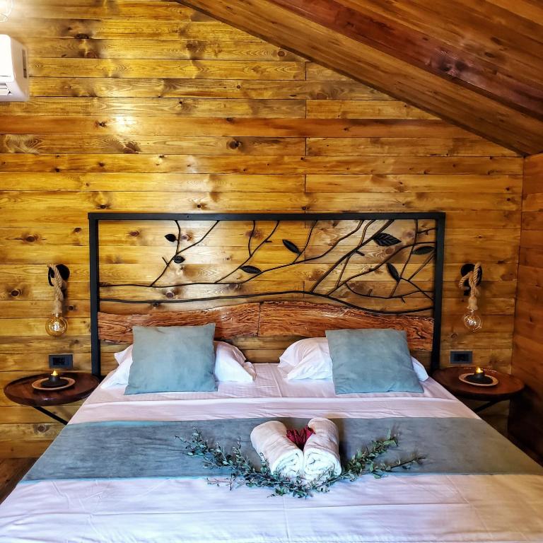 Postel nebo postele na pokoji v ubytování Coratina Cottage