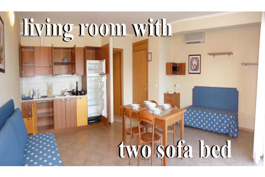Een keuken of kitchenette bij Residence Miralago Rooms & Apartments
