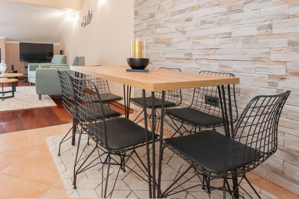 A television and/or entertainment centre at Apartment Ena with amazing sea view