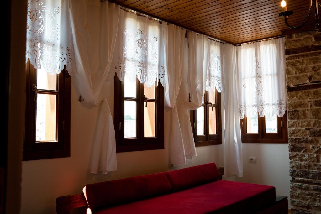 Letto o letti in una camera di Hotel Sarajet 1821