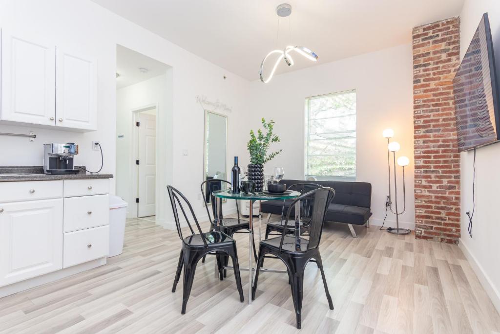 a kitchen and dining room with a table and chairs at Home Downtown Miami - Wynwood Area & Port - Art District near Beach in Miami