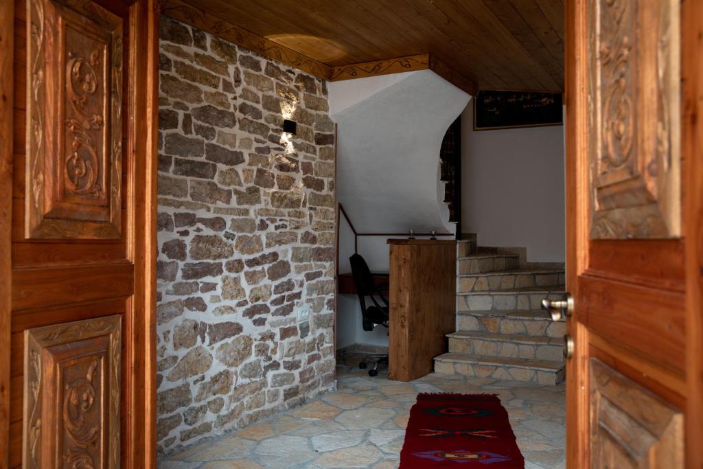 Foto dalla galleria di Hotel Sarajet 1821 a Gjirokastër