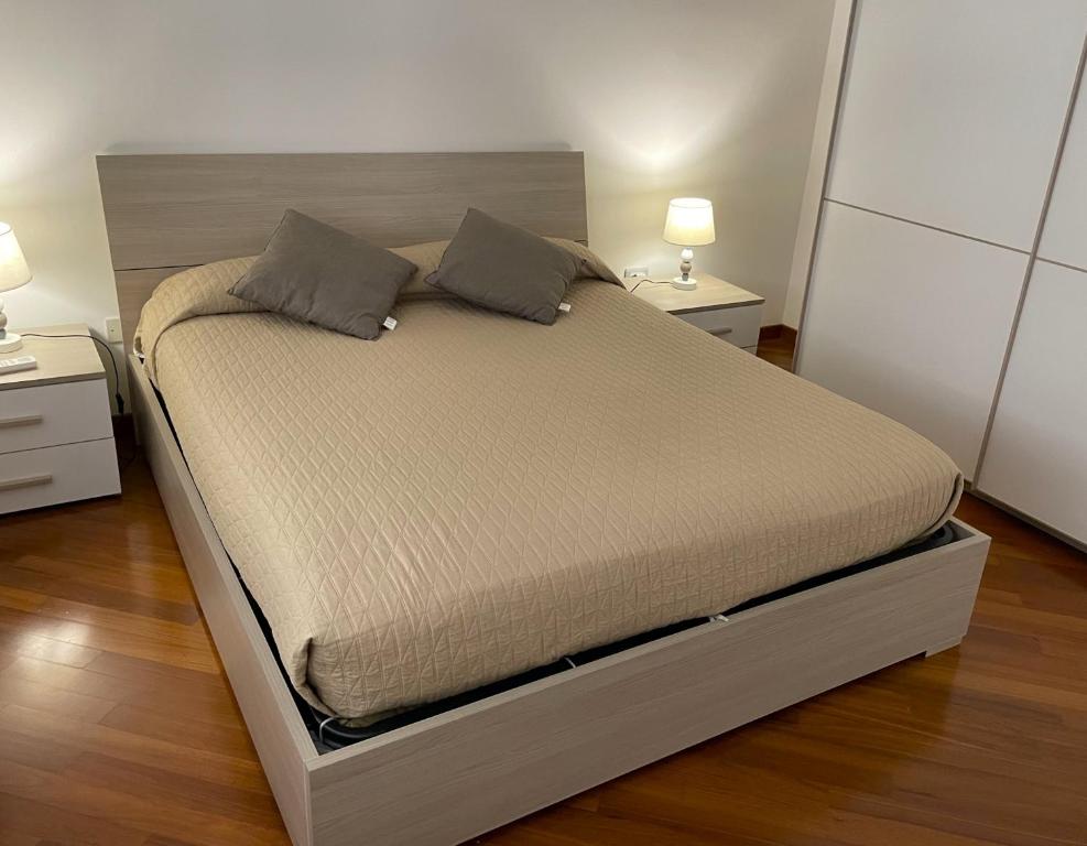 Ένα ή περισσότερα κρεβάτια σε δωμάτιο στο Max's Apartment