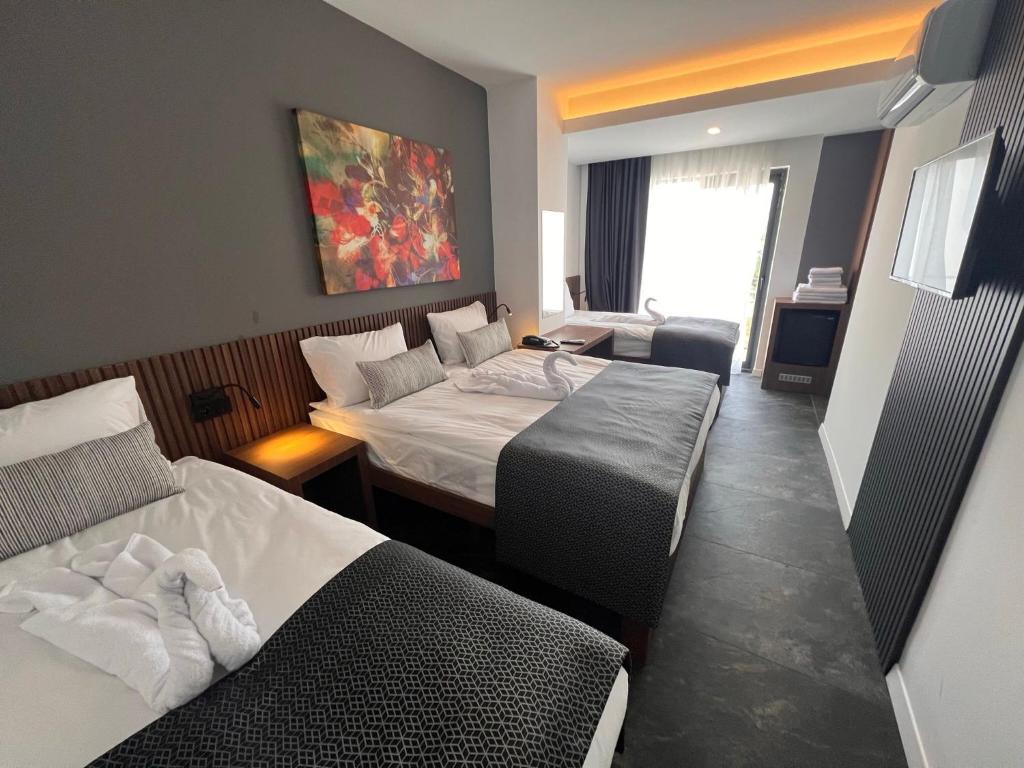 Postel nebo postele na pokoji v ubytování Wolf Of The City Hotel & Spa