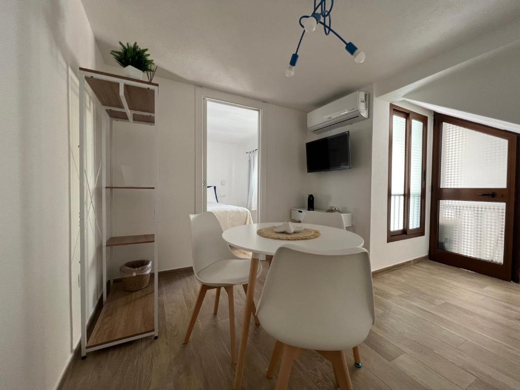 TV a/nebo společenská místnost v ubytování Via Giardini Rooms