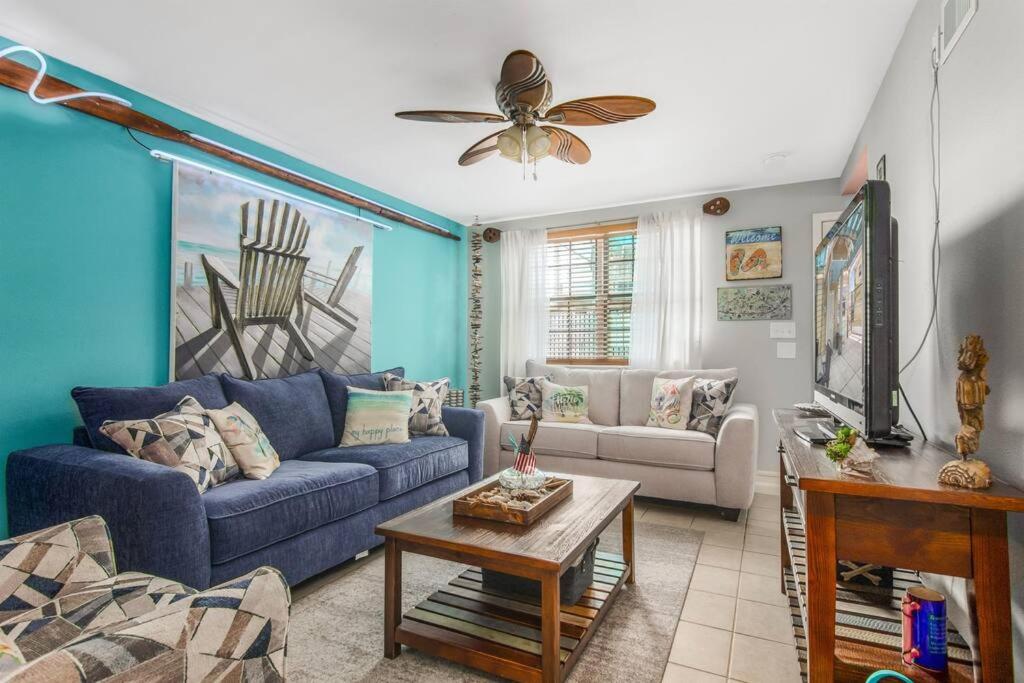 Cozy 2 Bedroom Home with Gated Patio, Galveston (updated prices 2024)