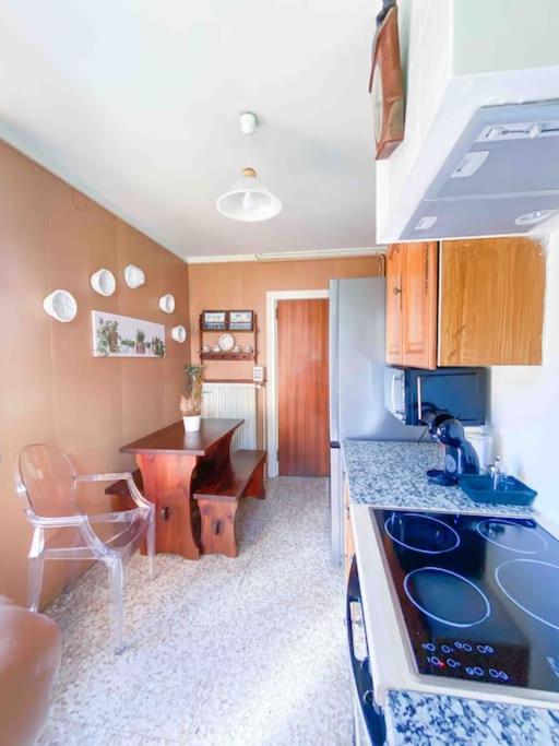Kuchyň nebo kuchyňský kout v ubytování Típica Casa Andorrana en Encamp l by BonesVacances