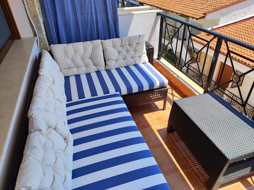Postel nebo postele na pokoji v ubytování navy blue
