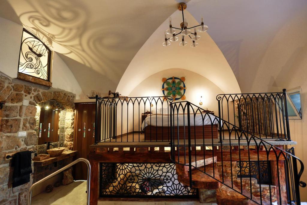 Postel nebo postele na pokoji v ubytování Templars suite