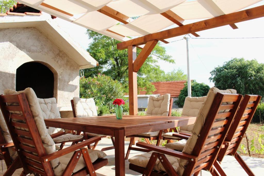 Patio nebo venkovní prostory v ubytování FJAKA - Kuća za odmor - NP Krka