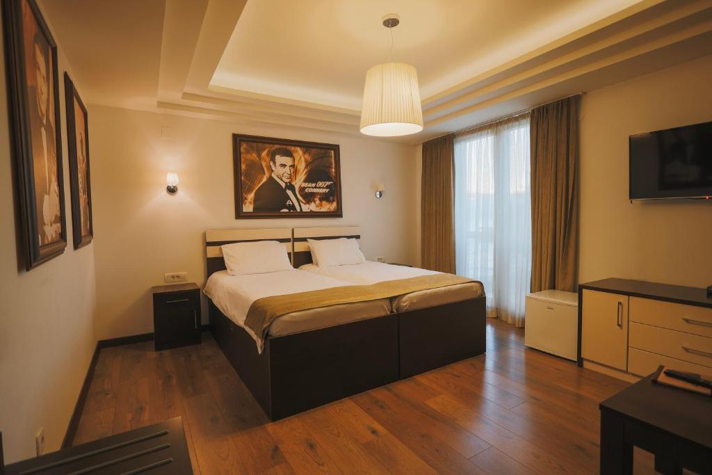 Mr.I Boutique Hotel & Bar - Sean Connery - Appartement Met Frans Balkon Aan Het Uitzicht Op Het Meer