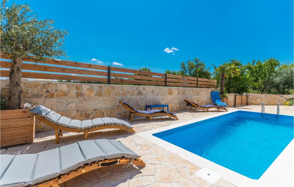 Bazén v ubytovaní Pet Friendly Home In Drage With Wifi alebo v jeho blízkosti