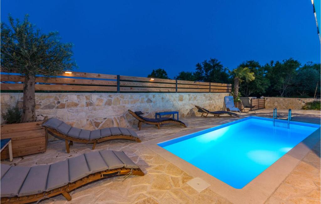 Bazén v ubytovaní Pet Friendly Home In Drage With Wifi alebo v jeho blízkosti