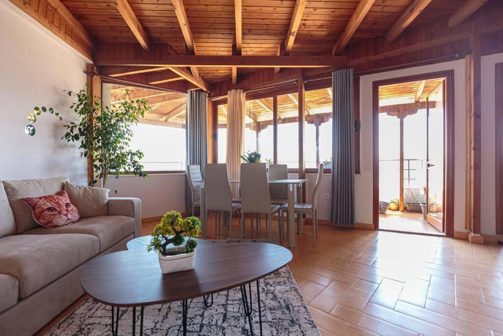 Super Spacious Rooftop Flat / Amazing City View - Image 3