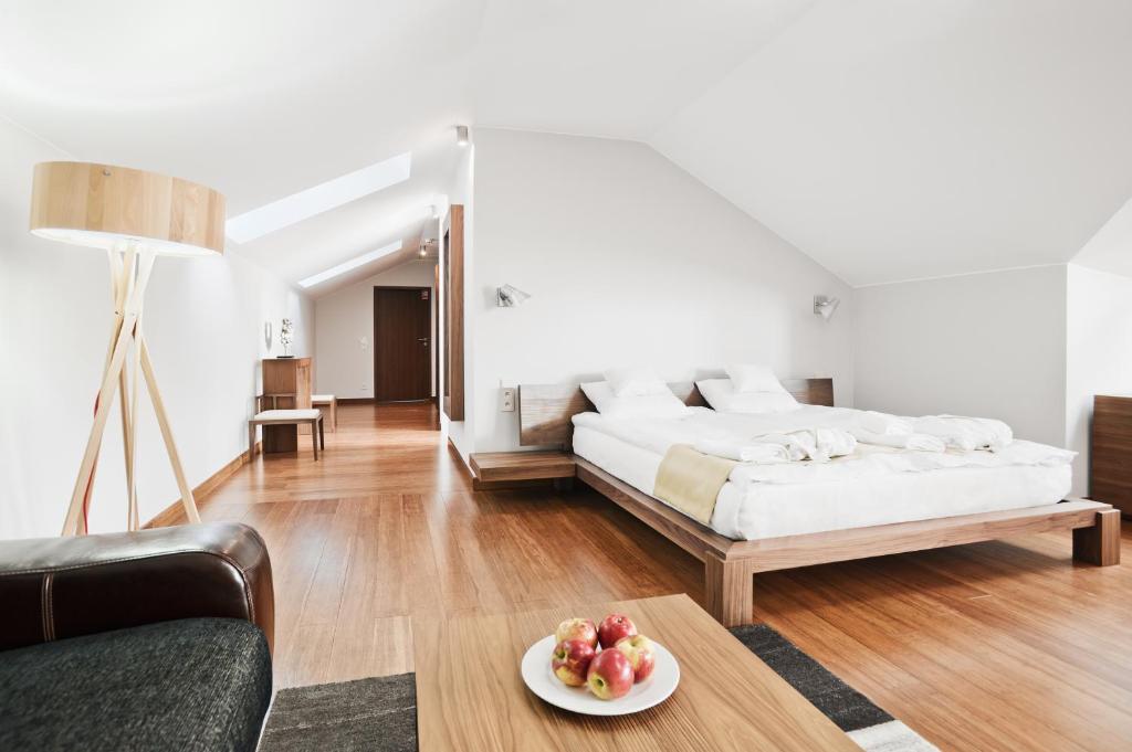 Postel nebo postele na pokoji v ubytování Hotel Żywiecki Medical SPA & Sport Żywiec