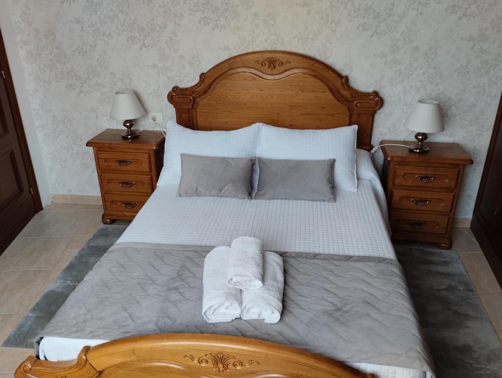A bed or beds in a room at Casa Xarreiro
